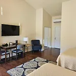 Sunset Cottage Motel